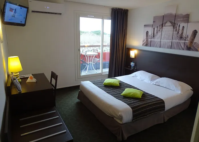 Brit Opal Centre Port 3*