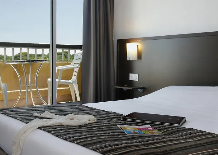 Brit Opal Centre Port Hotel 3*