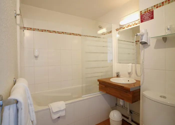 Hotel Brit Opal Centre Port 3*