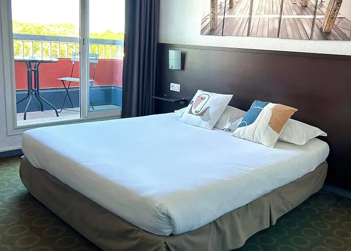 Brit Opal Centre Port